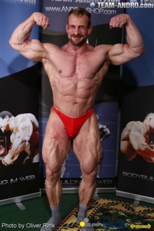 Achim Weitz beim Einwiegen zur Internationalen Deutschen Meisterschaft 2014 mit einem Gewicht von knapp 90 kg